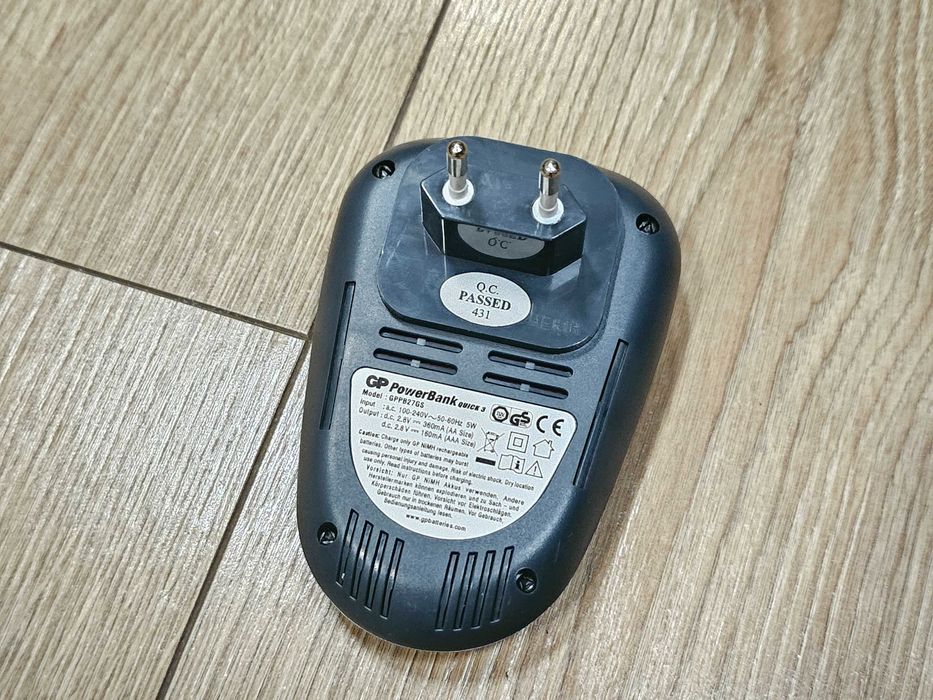 Ładowarka sieciowa akumulatorów baterii AAA AA GP PowerBank Quick 3