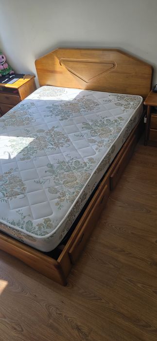 Kit quarto de casal(cama, comoda, mesa de cabeceira)