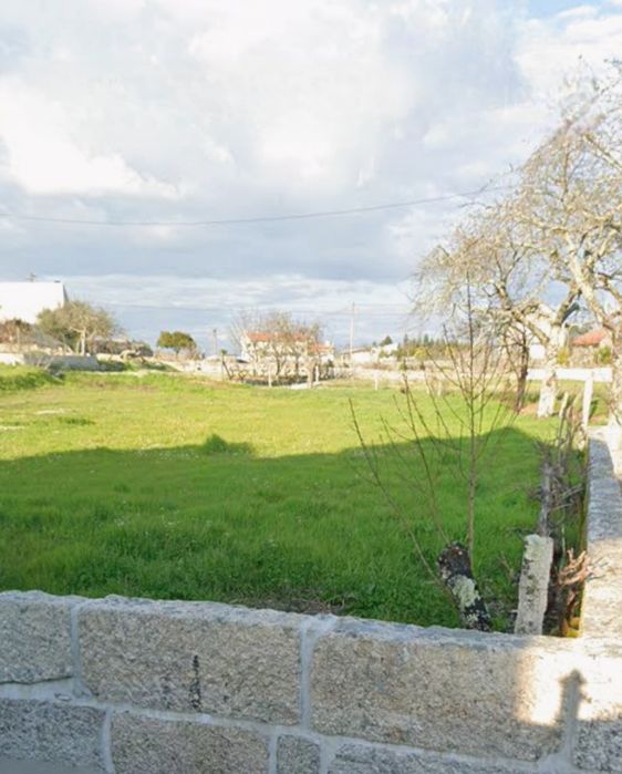 Terreno com licença para construçâo