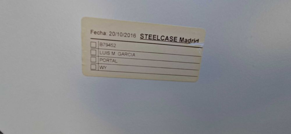 Mesa de Escritório Profissional Steelcase (Linha Profissional) com Eletrificação + Rede Integrada
