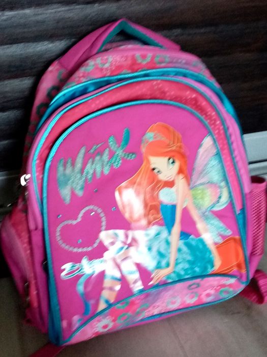 Новый школьный рюкзак. Портфель для девочки 1-4 клас