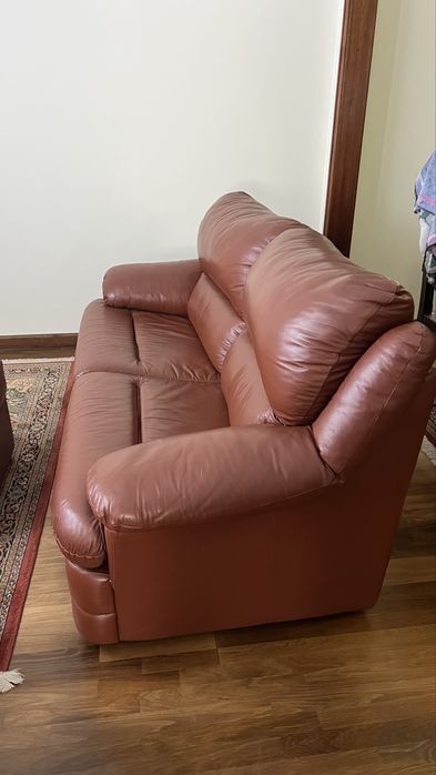 Sofa castanho em pele