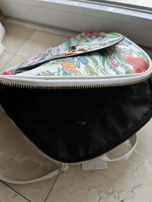 Mochila com Padrão floral colorido