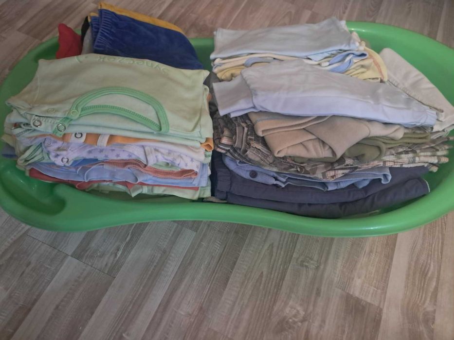 nosidełko + wanienka z ciuszkami