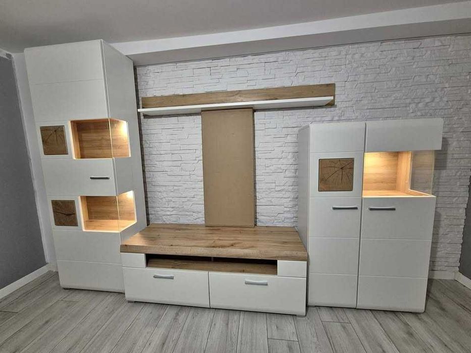 Zestaw mebli do salonu witryn/szafka rtv/barek.Białe z imitacja drewna