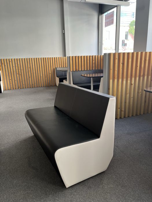 Conjunto de 6 Booths para Restaurante/Café – 12 Bancos, 6 Mesas e Divisórias em Madeira