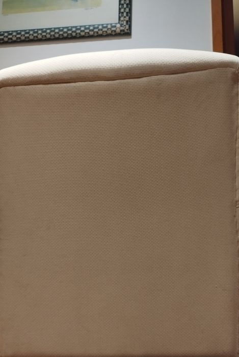 Poltrona bege com banqueta