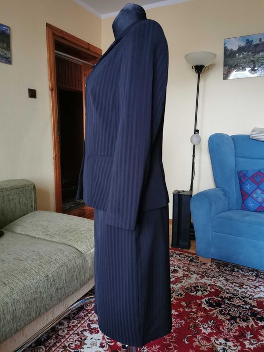 Garsonka czarna w prążki