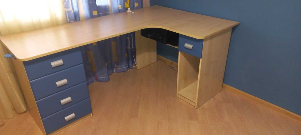 Письмовий стіл кутовий