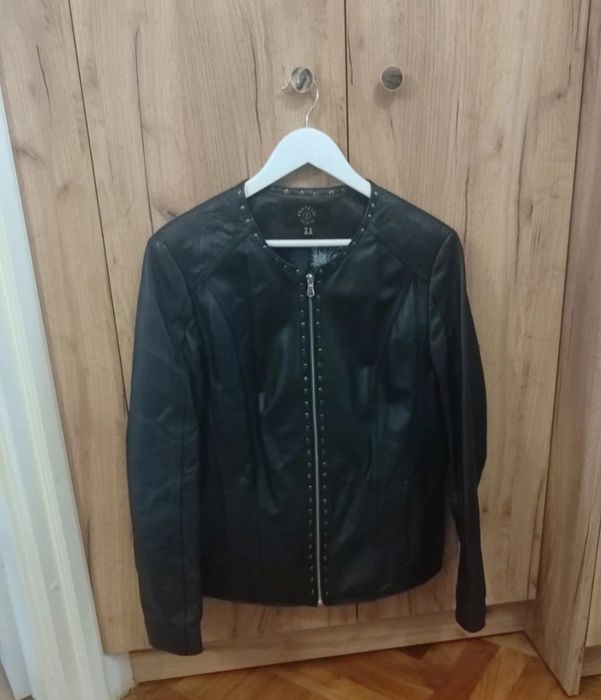 Śliczna damska skórzana kurteczka