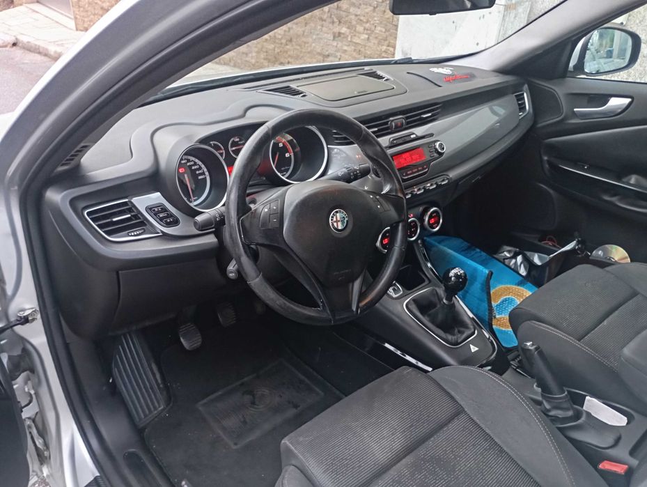 Alfa romeo giulietta 1.6 jtdm ( troco fiat 500)