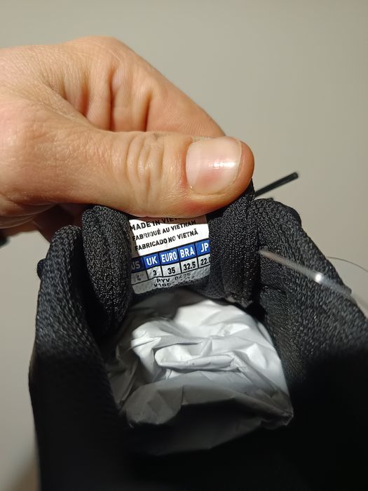 Buty sportowe Mizuno Wave Lightning Z4 nowe rozmiar 35
