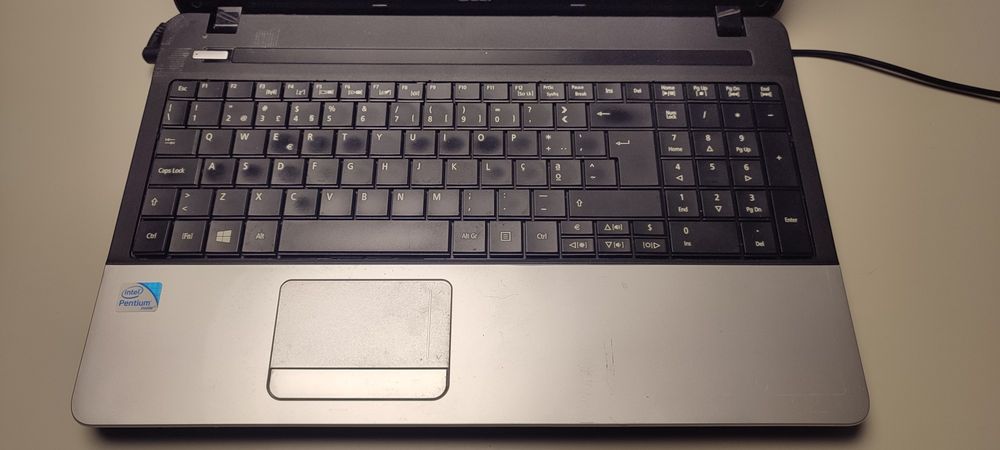 Portátil Acer aspire E1-531