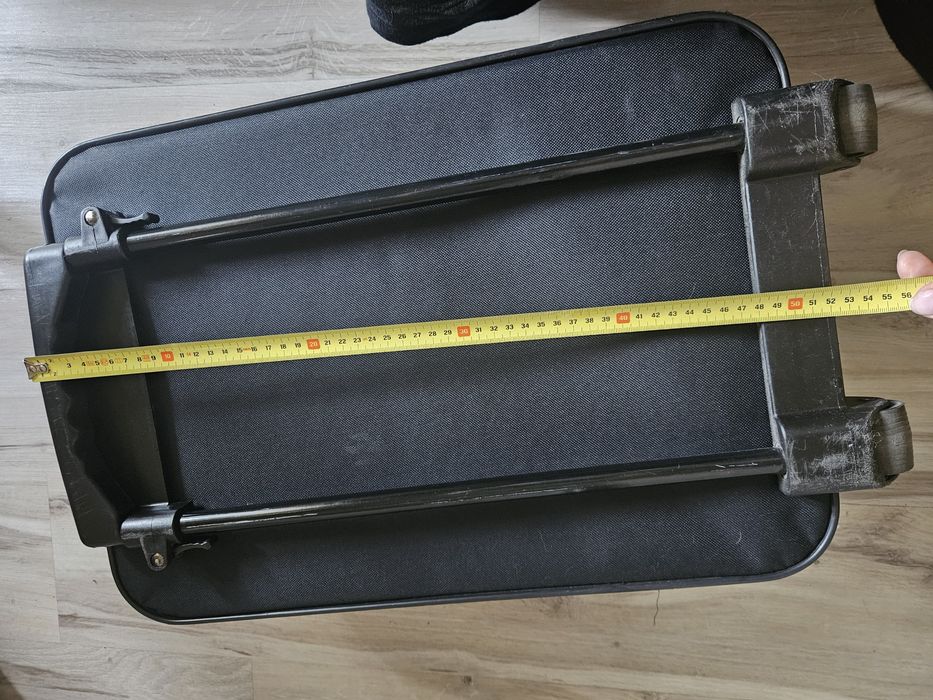 Walizka  czarna  pojemna