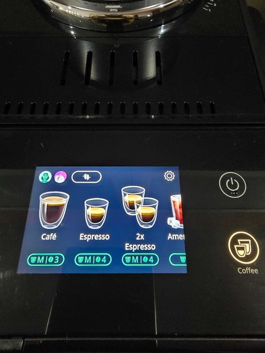 Máquina de café delonghi rivelia