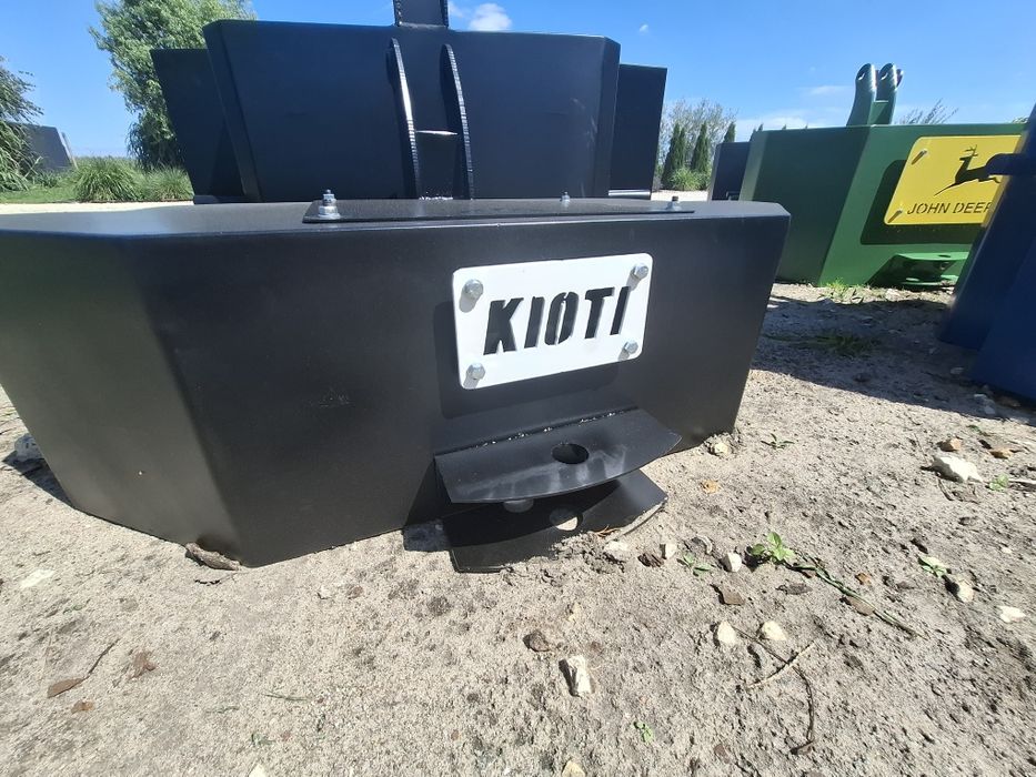 Na tuz balast do ciągnika z logo Obciążnik