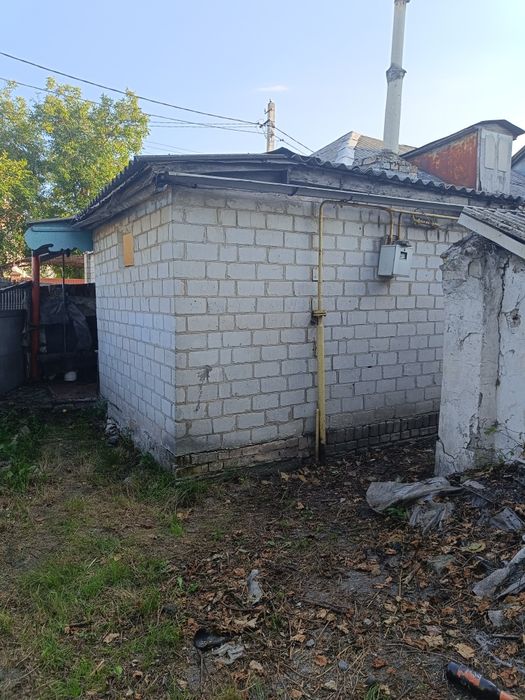 Продам 1/2будинку можна під програми та земельну ділянку 7сот.в Броварах.