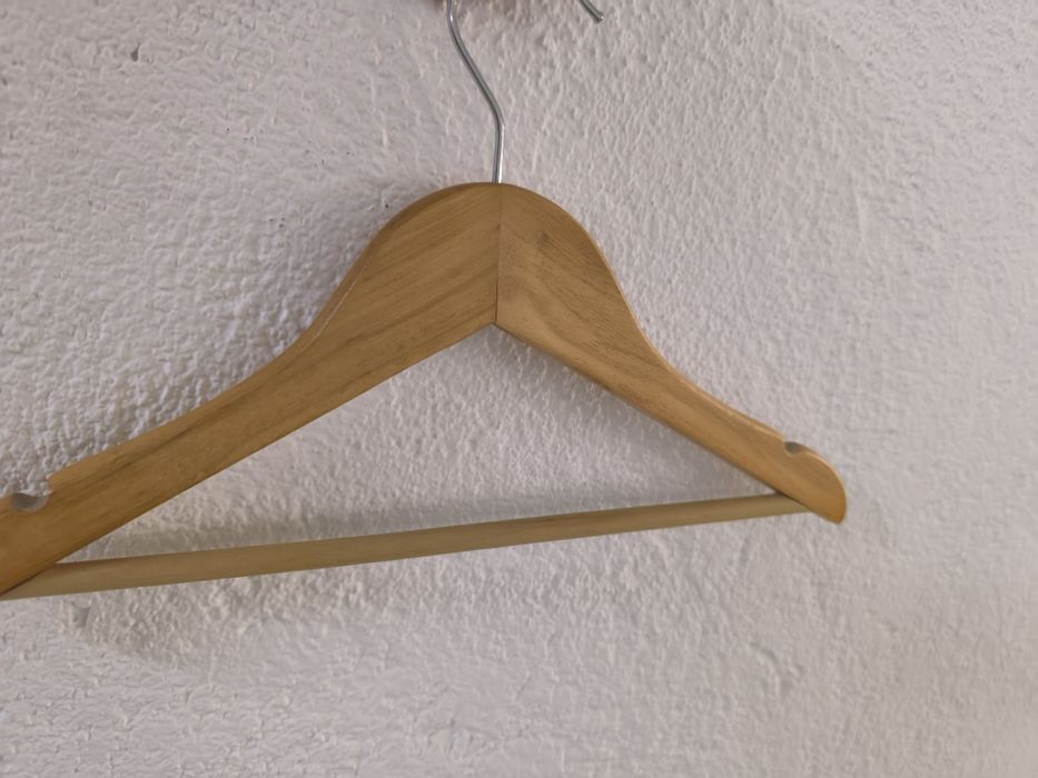 Cabides de criança de madeira