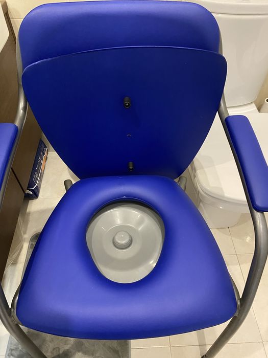 Cadeira sanitária! Nova! Nunca usada como se vê!
