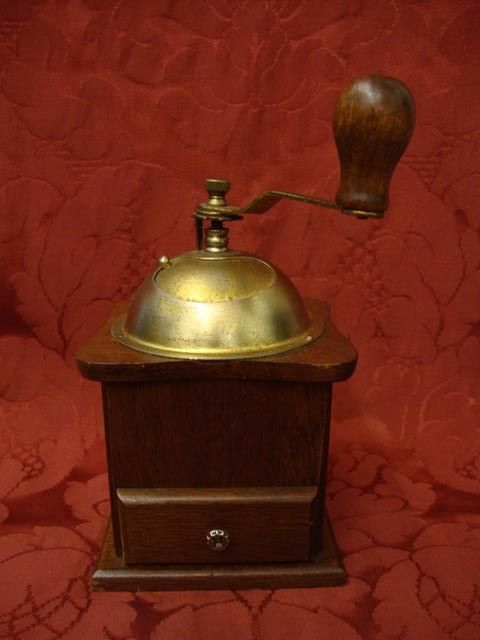 Chocalho antigo pintado à mão