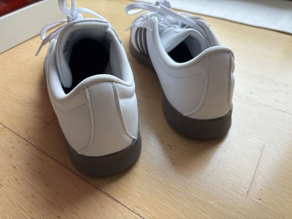 Adidas VI Court Base