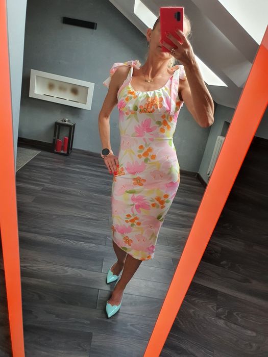 Letnia sukienka marki PrettyLittleThing