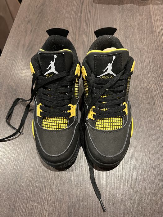Air Jordans amarelos e pretos n38