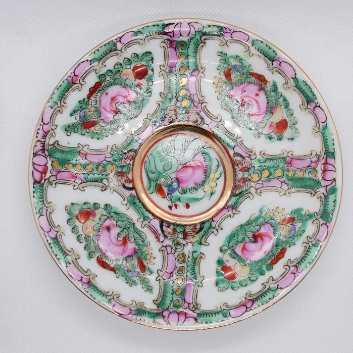 Chávena com pires em porcelana de Macau