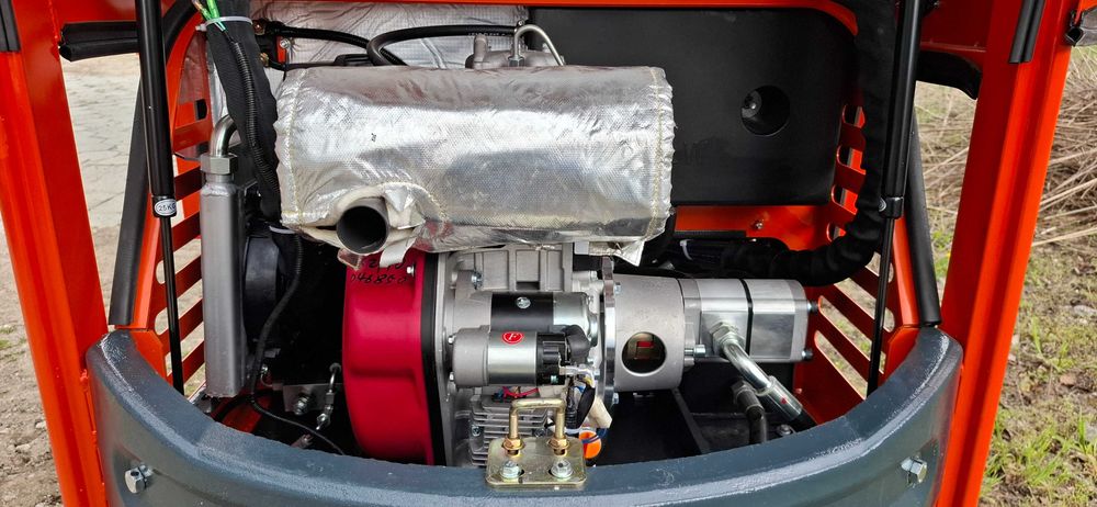 NOWA minikoparka TITAN TL 10 E TITAN Heavy Industries LTD. od RĘKI