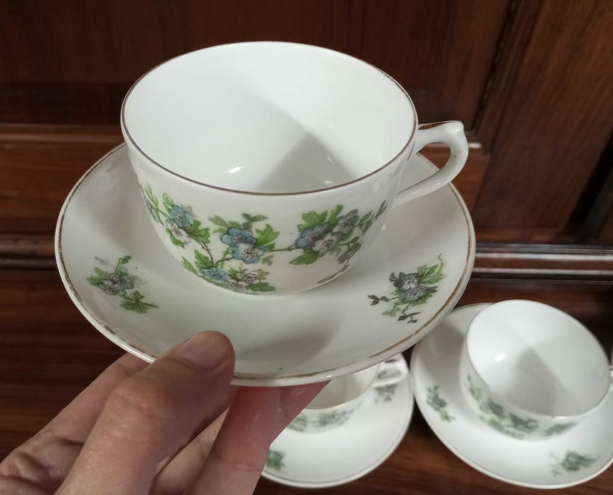 Antigo conjunto de 6 chávenas de chá com pires Vista Alegre