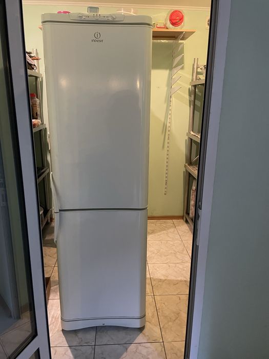 Холодильник INDESIT