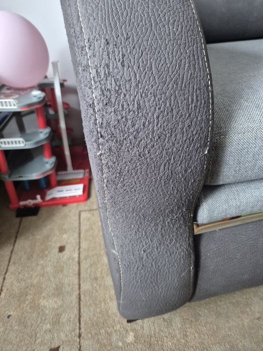 Sofa z sankcja spania plus pufa