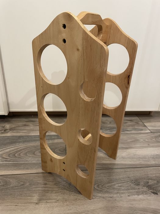 Drewniany stojak na wino