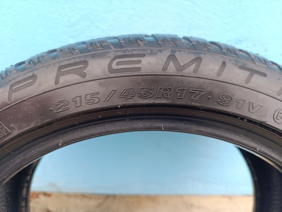 Зимня резина Maxxis Premita 215 45 17