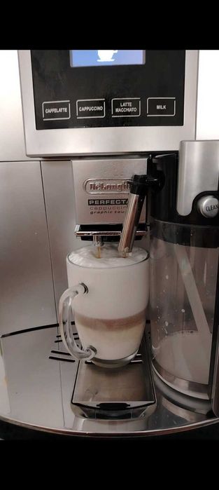 Кавоварка/кофемашина з Німеччини Delonghi Perfecra 5600