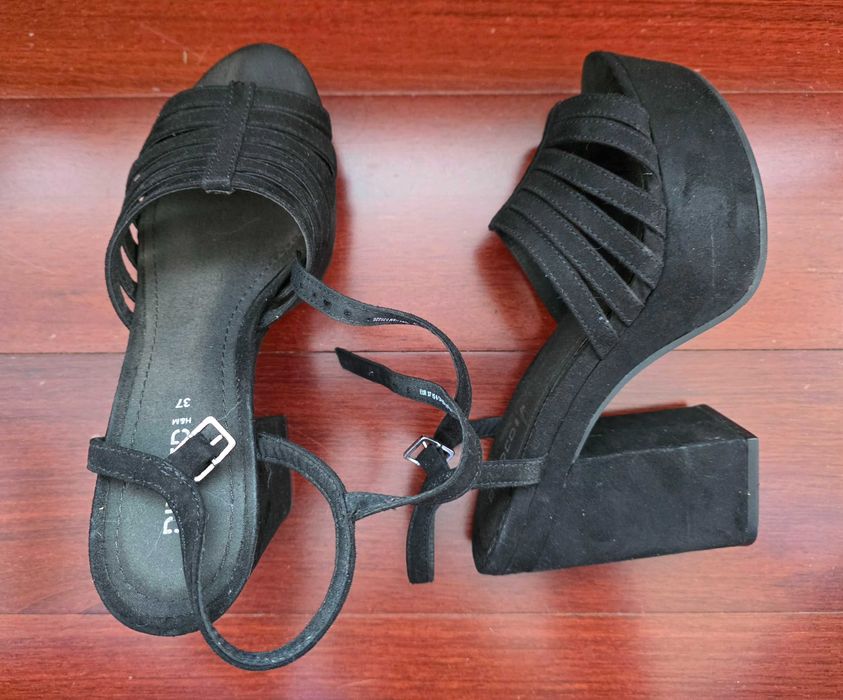 Sandálias pretas de salto alto H&M, tamanho 37