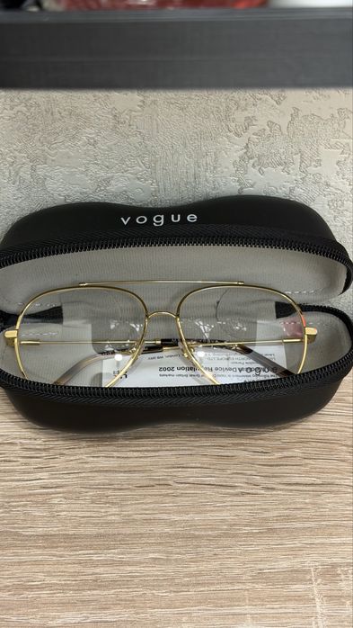 Нова оправа Vogue