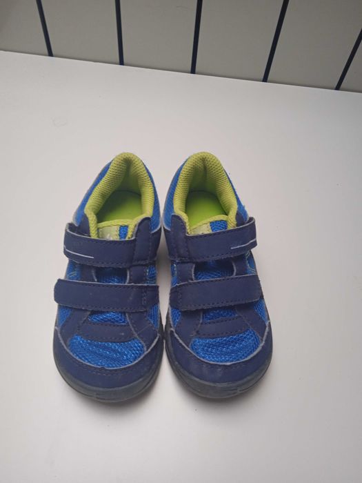 Adidasy, butki na rzepy dla dziecka r.25