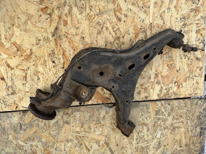 Важіль задній лівий Volkswagen T4 2.5 1990-2003