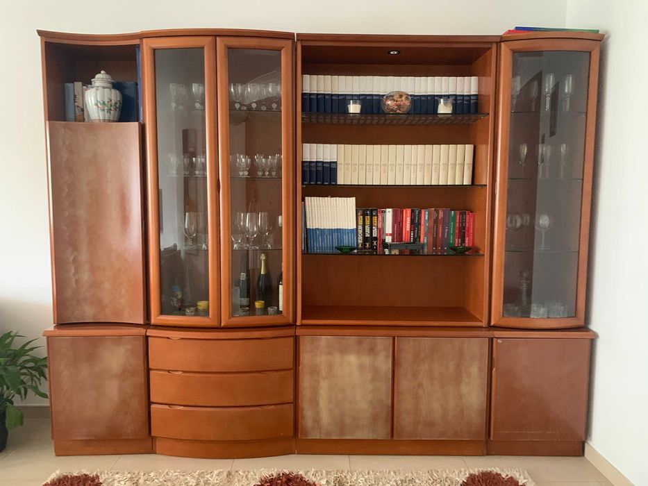 Conjunto de Sala em Madeira de Cerejeira: Mesa Extensível (3m) + Armário Modular com Luz