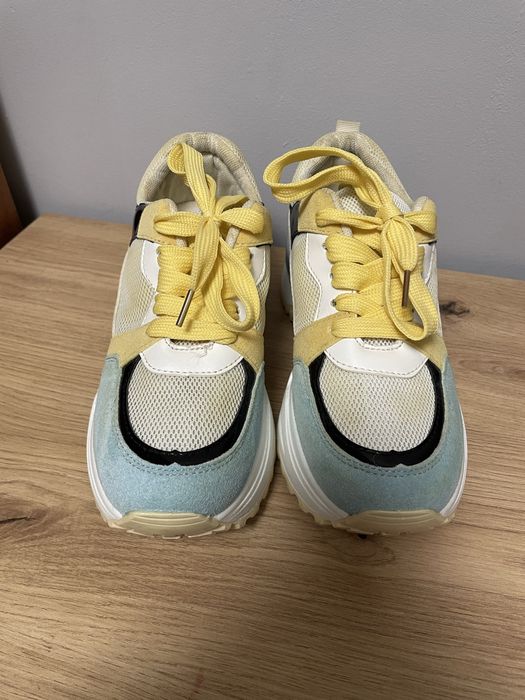 Кросівки жіночі 37 розмір