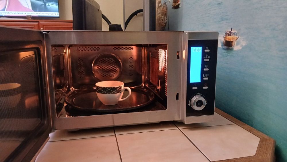 Микроволновая печь  Silvergres  MC28H   с конвекцией   б/у Германии.