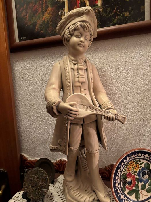 estatueta em gesso