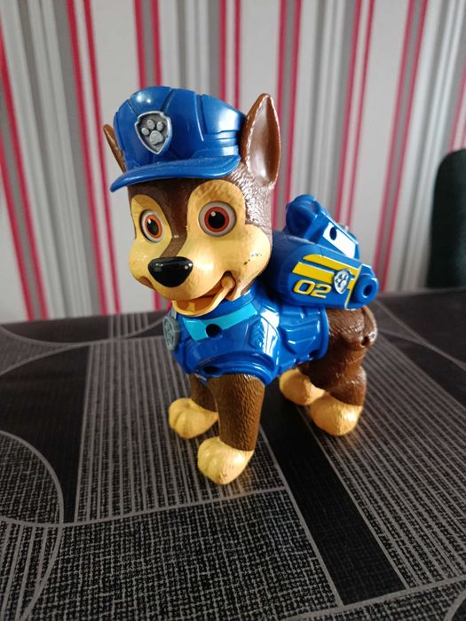 Vários brinquedos para bebés