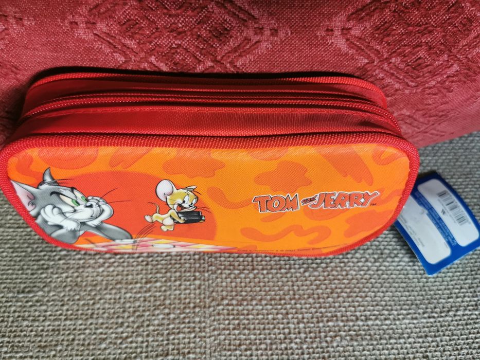 Estojos novos com etiqueta