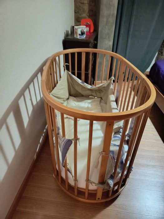 Cama de bebé com colchão incluído