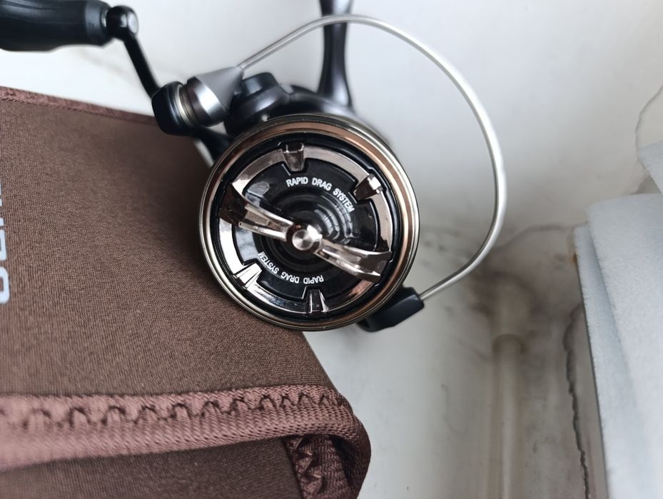 Продаю катушку Azura fortran neo 2500ss