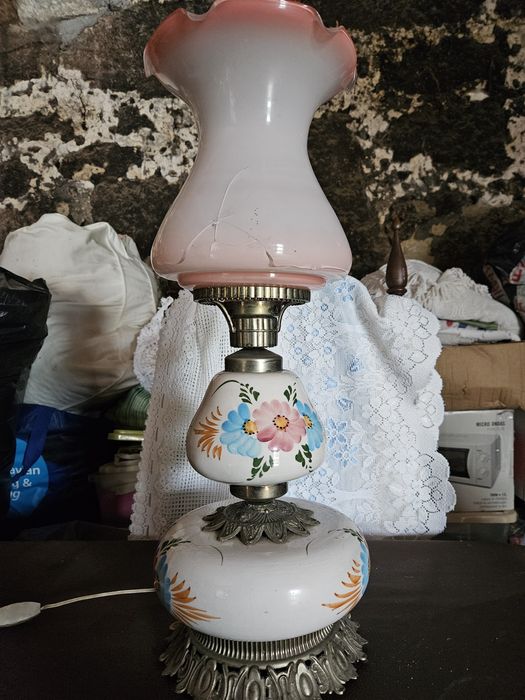Candeeiro de mesa pintado à mão antiigo