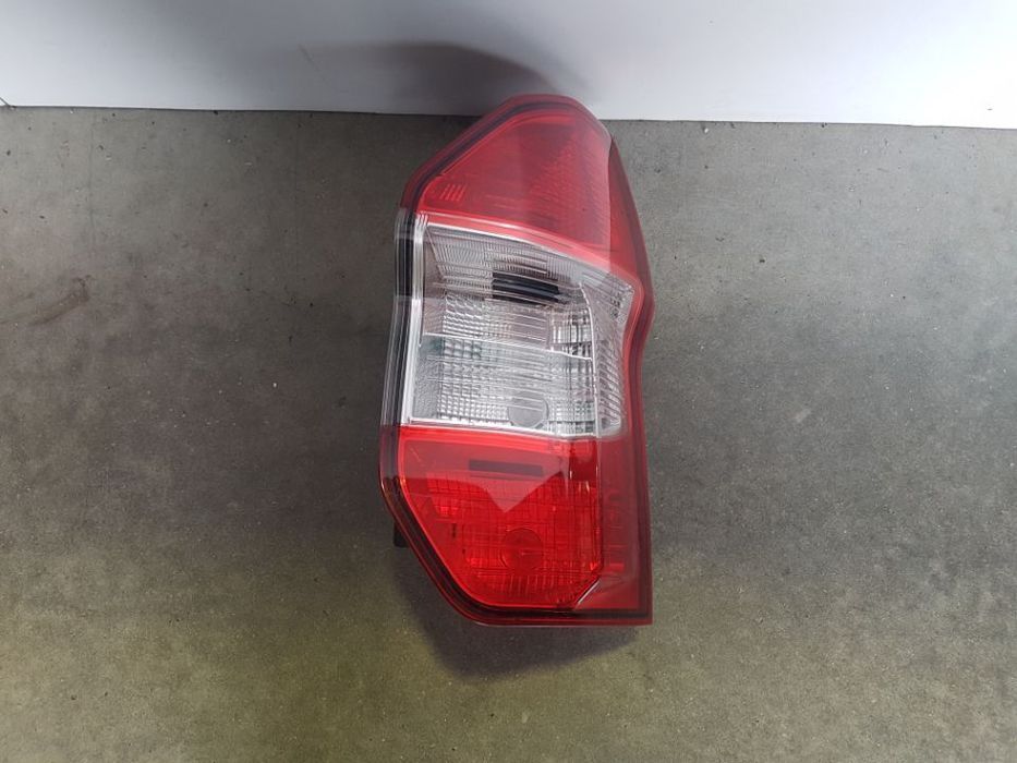 Farolim Ford Courier 2015
