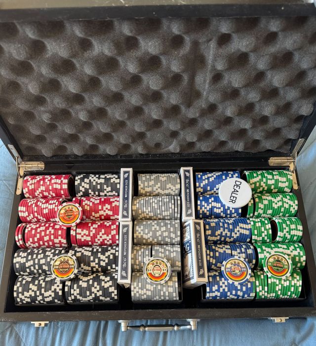 Набір для покеру у кейсі